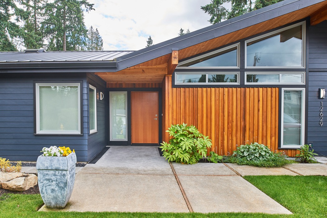 Kirkland seattle Mid century modern remodel entryway with grey siding and custom wood screen. Classic Pacific northwest style and Colors.