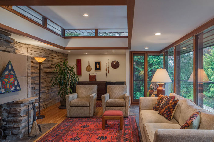 Frank Lloyd Wright inspired home Seattle - living room