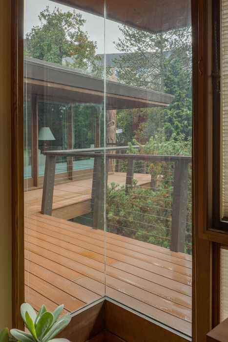 Frank Lloyd Wright inspired home Seattle - bedroom window